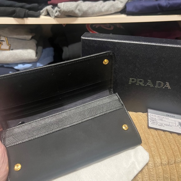 Prada full-size wallet - Picture 4 of 6